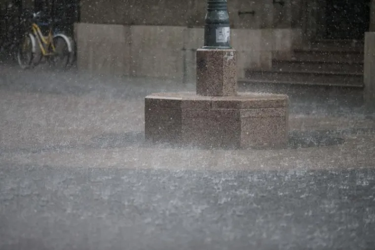 SNAŽAN PLJUSAK: Veliko nevrijeme iznenadilo građane Zagreba