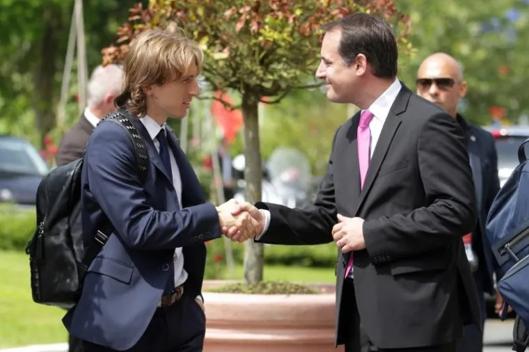 HRVATSKE ZVIJEZDE U DEAUVILLEU: Modrić i dru&scaron;tvo stigli u mondeno francusko ljetovali&scaron;te