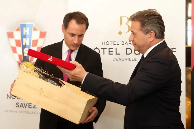 VATRENI U RAZGLEDAVANJU SVOJE BAZE: Zavirite i vi u raj hrvatske reprezentacije na Euru