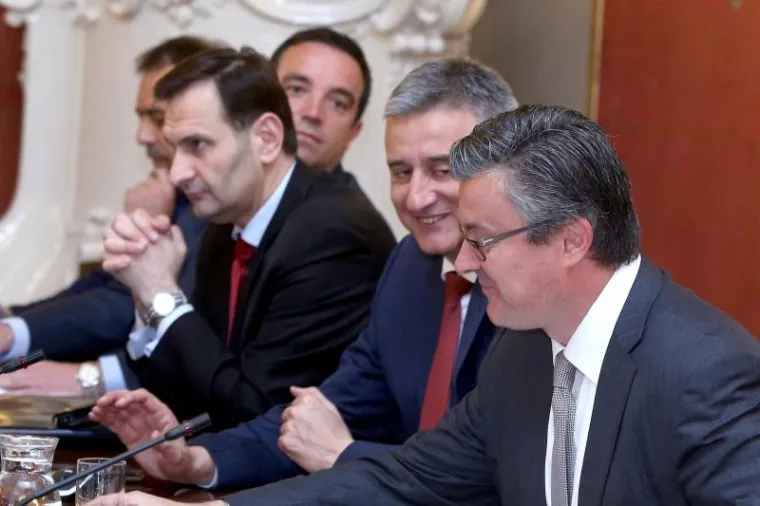 I druge je ministre živo zanimalo kako će, nakon svega, Karamarko i Ore&scaron;ković sjediti jedan pored drugoga.