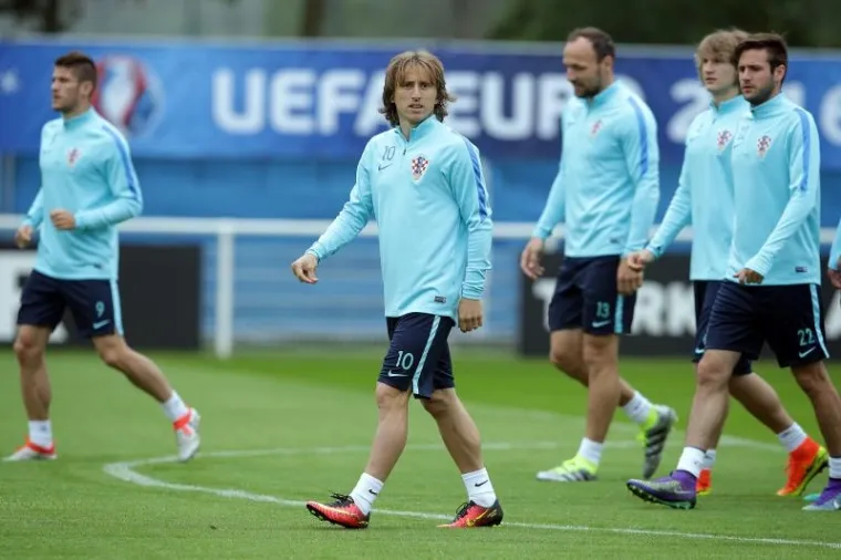 JO&Scaron; ČETIRI DANA DO PRVE UTAKMICE: Hrvatski nogometa&scaron;i uigravali taktiku za dvoboj protiv Turaka