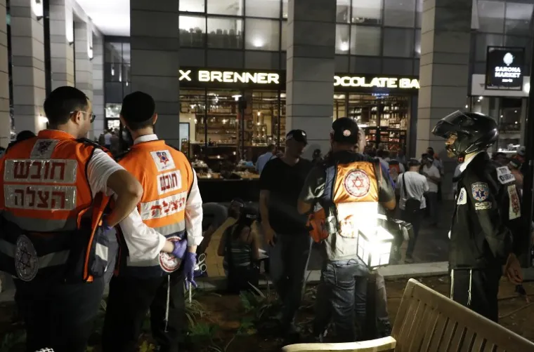 &Scaron;OKANTNI PRIZORI U TEL AVIVU: Krvavi teroristički napad u Izraelu