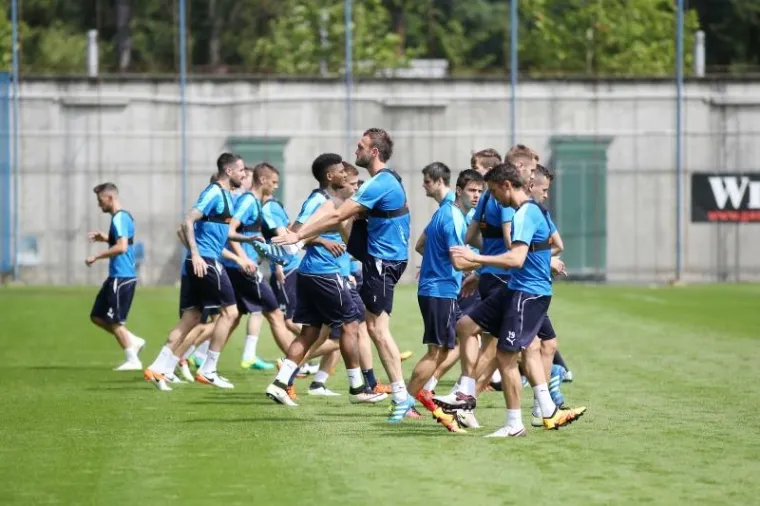 Hodžić i kapetan Dinama Antolić pridružit će se momčadi 15. lipnja, a Soudani stiže 20. lipnja. Ostali reprezentativci Schildenfeld, Ćorić, Rog, Pjaca, Matel i Portugalac Eduardo pridružiti će se momčadi ovisno o plasmanu reprezentacija na Euru.