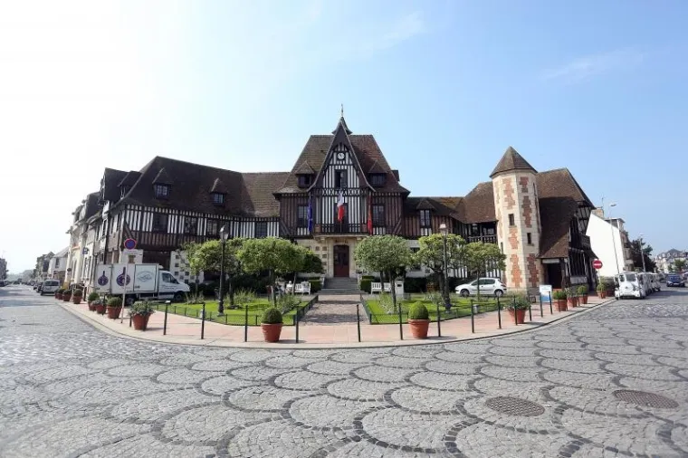 IDILA NA SJEVERU FRANCUSKE: Upoznajte biser Normandije, gradić koji je ovih dana živi uz Hrvatsku