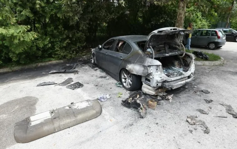 POŽAR U ZAGREBU: Pod okriljem mraka na Jarunu izgorio BMW