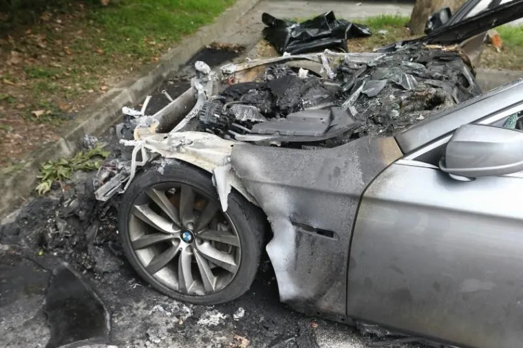 POŽAR U ZAGREBU: Pod okriljem mraka na Jarunu izgorio BMW