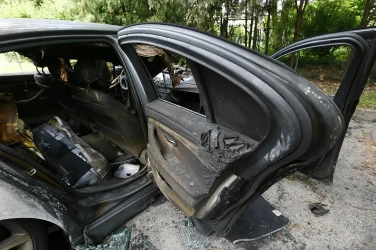 POŽAR U ZAGREBU: Pod okriljem mraka na Jarunu izgorio BMW