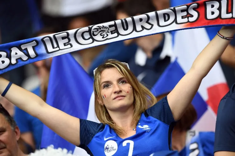 NAJLJEPŠI DIO EURA: Svi su gledali kako ove ljepotice zauzimaju svoja mjesta na Stade de Franceu