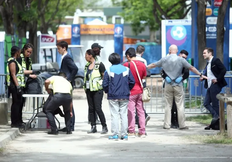 DVA LICA PARI&Scaron;KIH ULICA: Neželjeni suživot navijača i jakih policijskih snaga