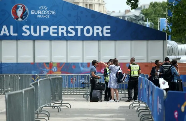 DVA LICA PARI&Scaron;KIH ULICA: Neželjeni suživot navijača i jakih policijskih snaga