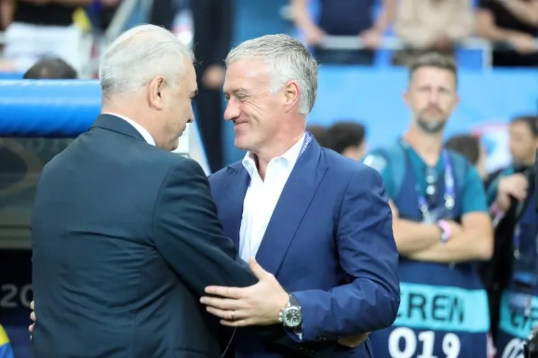 Francuska i Rumunjska odigrale su 2:1 na otvaranju Eura na Stade de Franceu. Nakon golova Girouda i Stancua (s bijele točke) pobjedu domaćinu donio je Dimitri Payet, inače igrač Bilićevog West Hama.