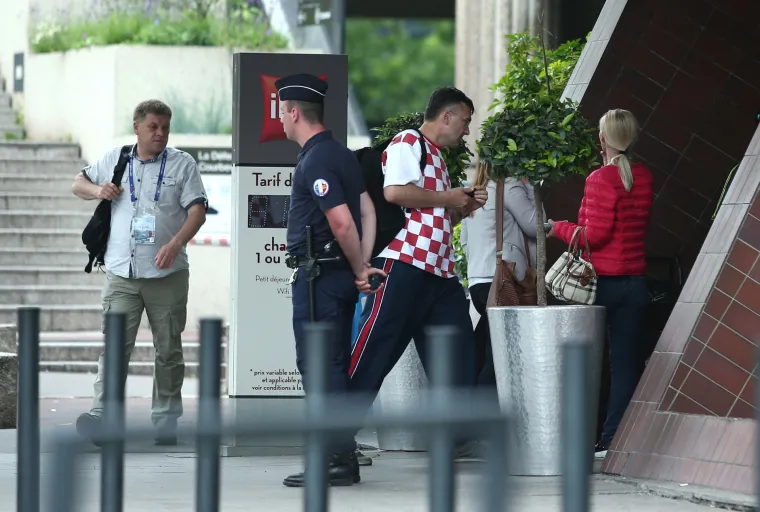 Hotel u kojem su smje&scaron;teni hrvatski nogometni reprezentativci čuvaju jake policijske snage
