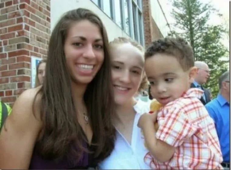 KLINCI OTKRILI GRUDI: Kamere zabilježile trenutak u kojim im se svijet zauvijek promijenio