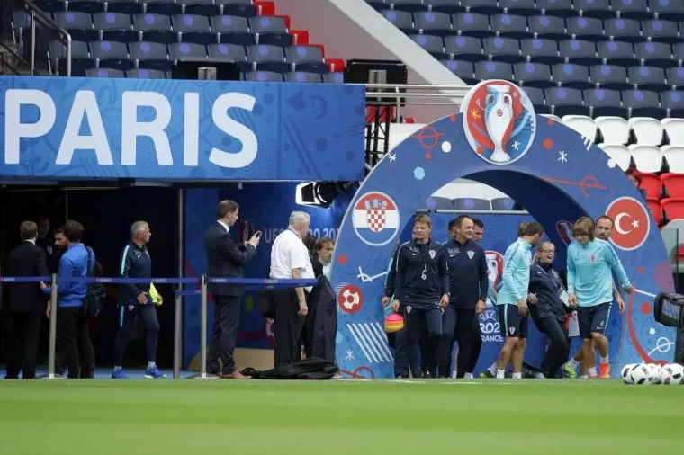 POSLJEDNJI TRENING PRIJE TURSKE: Vatreni u sjajnom raspoloženju dočekuju prvu utakmicu