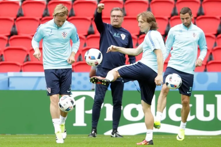 POSLJEDNJI TRENING PRIJE TURSKE: Vatreni u sjajnom raspoloženju dočekuju prvu utakmicu