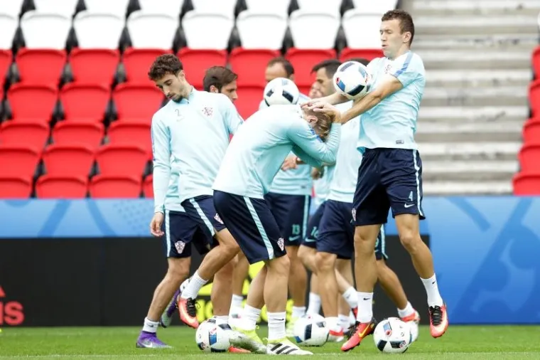 POSLJEDNJI TRENING PRIJE TURSKE: Vatreni u sjajnom raspoloženju dočekuju prvu utakmicu