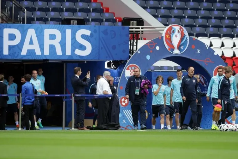 POSLJEDNJI TRENING PRIJE TURSKE: Vatreni u sjajnom raspoloženju dočekuju prvu utakmicu