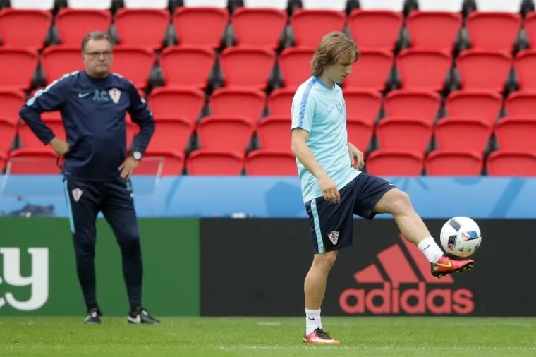 POSLJEDNJI TRENING PRIJE TURSKE: Vatreni u sjajnom raspoloženju dočekuju prvu utakmicu