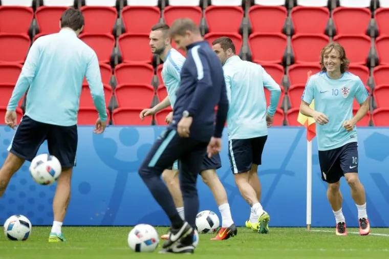 POSLJEDNJI TRENING PRIJE TURSKE: Vatreni u sjajnom raspoloženju dočekuju prvu utakmicu