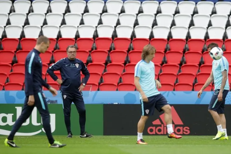 POSLJEDNJI TRENING PRIJE TURSKE: Vatreni u sjajnom raspoloženju dočekuju prvu utakmicu