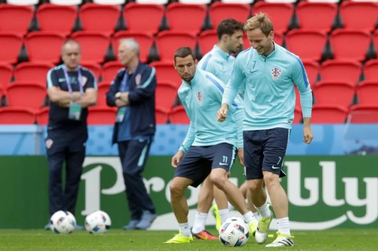 POSLJEDNJI TRENING PRIJE TURSKE: Vatreni u sjajnom raspoloženju dočekuju prvu utakmicu