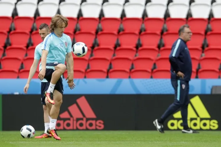 POSLJEDNJI TRENING PRIJE TURSKE: Vatreni u sjajnom raspoloženju dočekuju prvu utakmicu