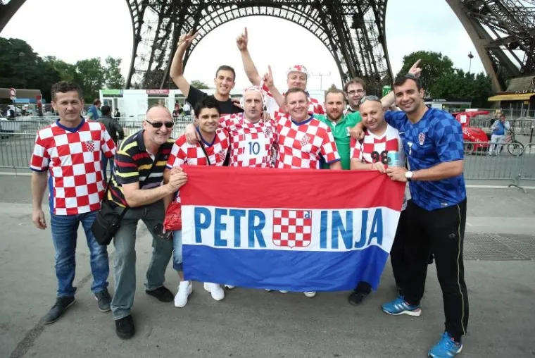 PARIZ U KOCKICAMA: Raspjevani hrvatski navijači preplavili ulice francuske metropole