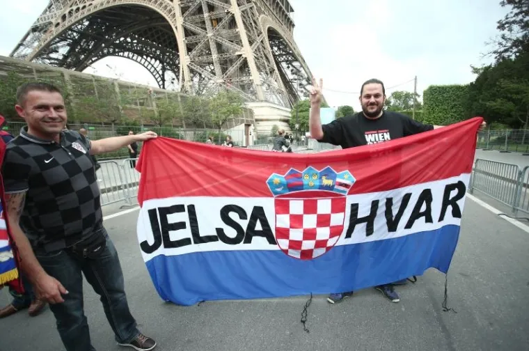 PARIZ U KOCKICAMA: Raspjevani hrvatski navijači preplavili ulice francuske metropole