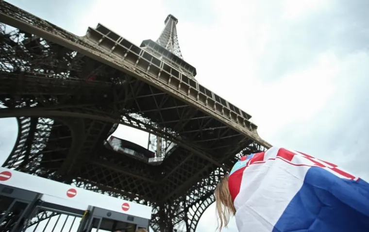 PARIZ U KOCKICAMA: Raspjevani hrvatski navijači preplavili ulice francuske metropole