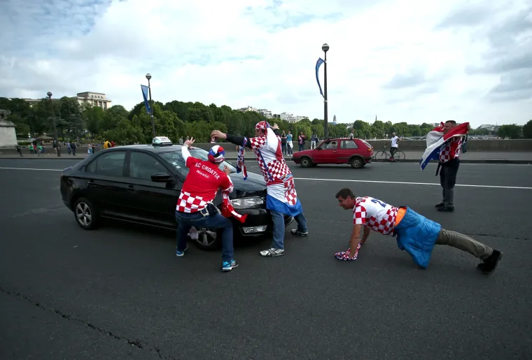 Hrvatski navijači napravili fenomenalnu atmosferu uoči utakmice s Turskom