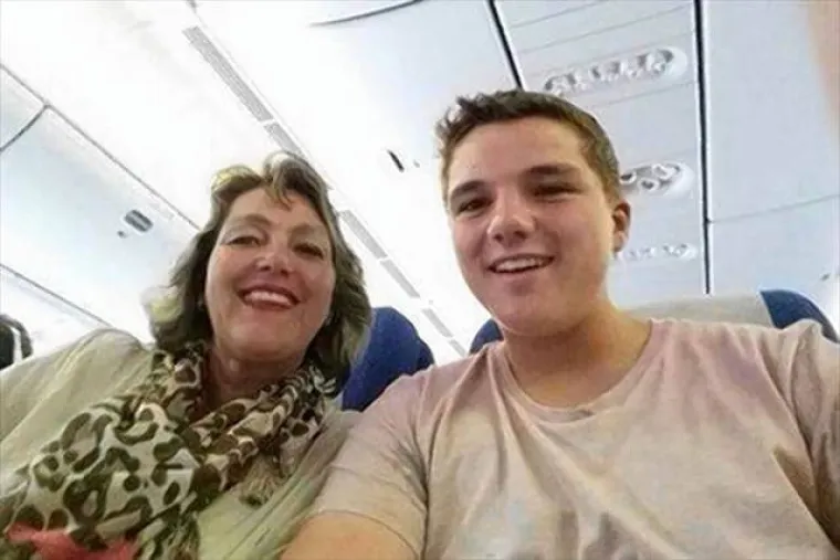 Mama i sin uslikali selfie prije polijetanja nestalog zrakoplova Malaysia Airlines.