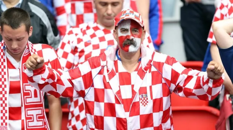 UŽARENA ATMOSFERA NA TRIBINAMA: Hrvatski navijači ispunili Park prinčeva