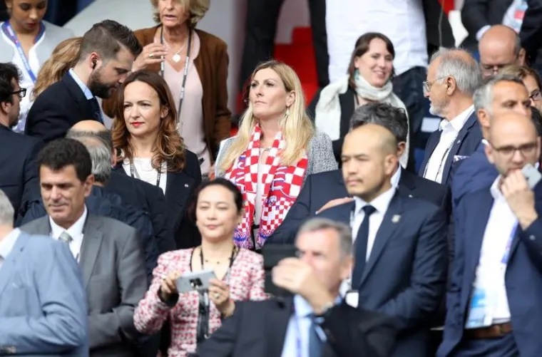 Na tribinama Parka prinčeva okupilo se ugledno dru&scaron;tvo. Uz Janicu Kostelić utakmicu Hrvatske i Turske pratili su i poznati biv&scaron;i sudac Pierluigi Collina. Također tu je bio i predsjednik HNS-a Davor &Scaron;uker.