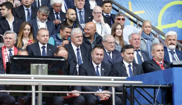 UGLEDNICI NA PARKU PRINČEVA: Janica Kostelić i slavni Collina pratili Vatrene