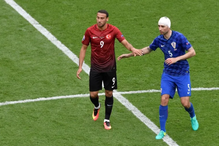 RAZBIJENI ĆORLUKA: Ni krvava glava nije zaustavila hrvatskog stopera