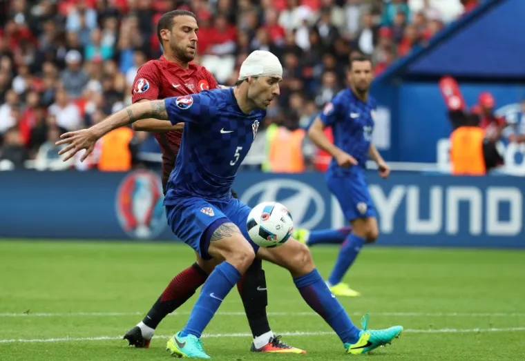 RAZBIJENI ĆORLUKA: Ni krvava glava nije zaustavila hrvatskog stopera