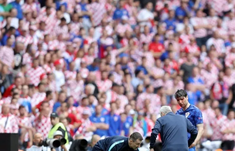 RAZBIJENI ĆORLUKA: Ni krvava glava nije zaustavila hrvatskog stopera