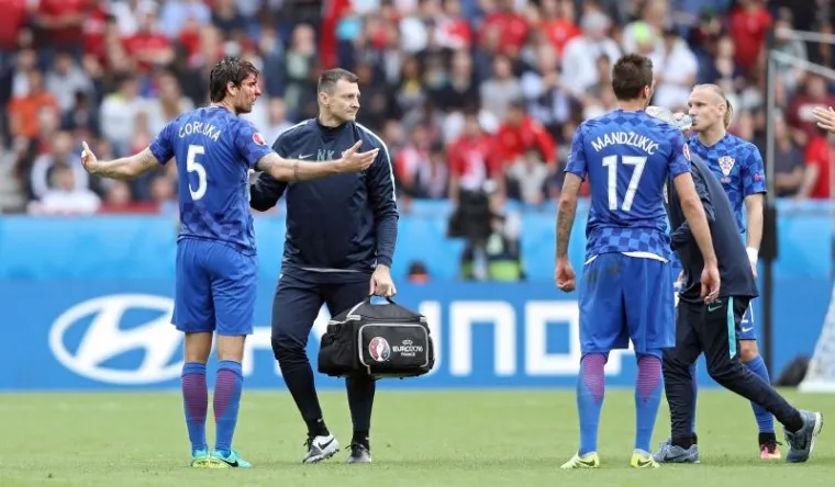 RAZBIJENI ĆORLUKA: Ni krvava glava nije zaustavila hrvatskog stopera