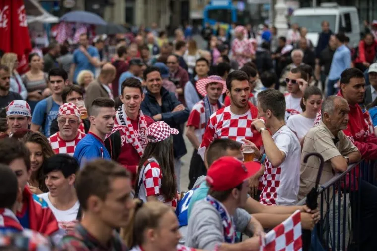 TISUĆE NA ULICAMA GRADOVA PRATILO HRVATSKU: Pogledajte kako je izgledala amtosfera na ulicama