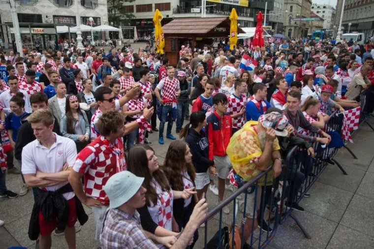 TISUĆE NA ULICAMA GRADOVA PRATILO HRVATSKU: Pogledajte kako je izgledala amtosfera na ulicama