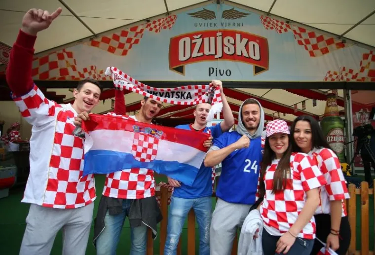 TISUĆE NA ULICAMA GRADOVA PRATILO HRVATSKU: Pogledajte kako je izgledala amtosfera na ulicama