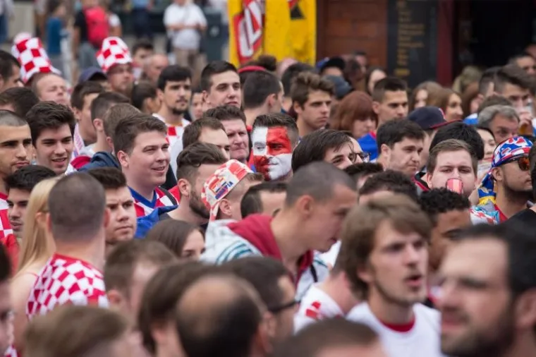 TISUĆE NA ULICAMA GRADOVA PRATILO HRVATSKU: Pogledajte kako je izgledala amtosfera na ulicama