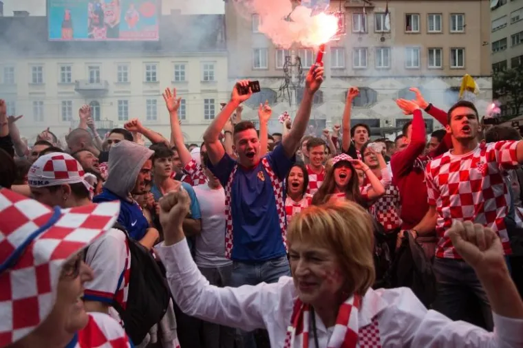 TISUĆE NA ULICAMA GRADOVA PRATILO HRVATSKU: Pogledajte kako je izgledala amtosfera na ulicama