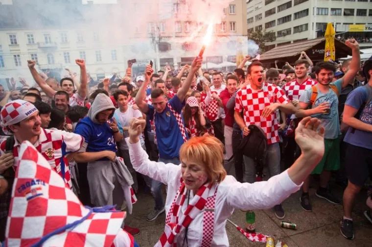 TISUĆE NA ULICAMA GRADOVA PRATILO HRVATSKU: Pogledajte kako je izgledala amtosfera na ulicama