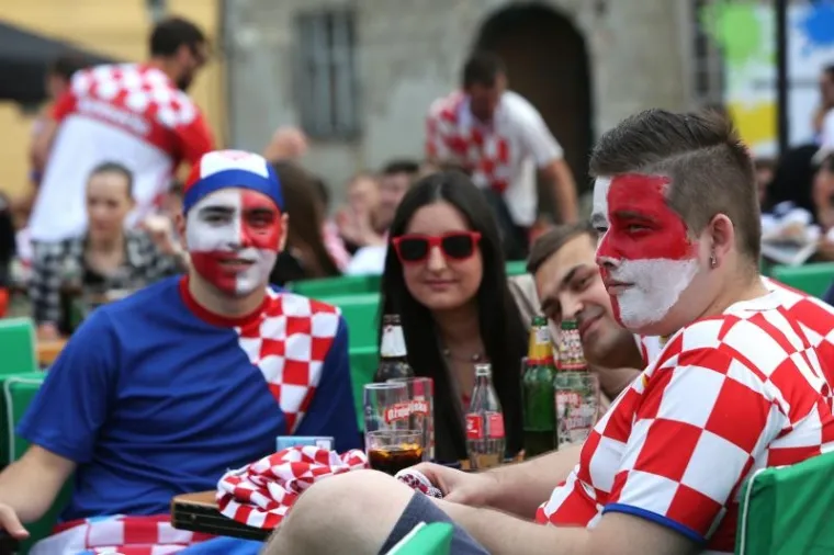 TISUĆE NA ULICAMA GRADOVA PRATILO HRVATSKU: Pogledajte kako je izgledala amtosfera na ulicama