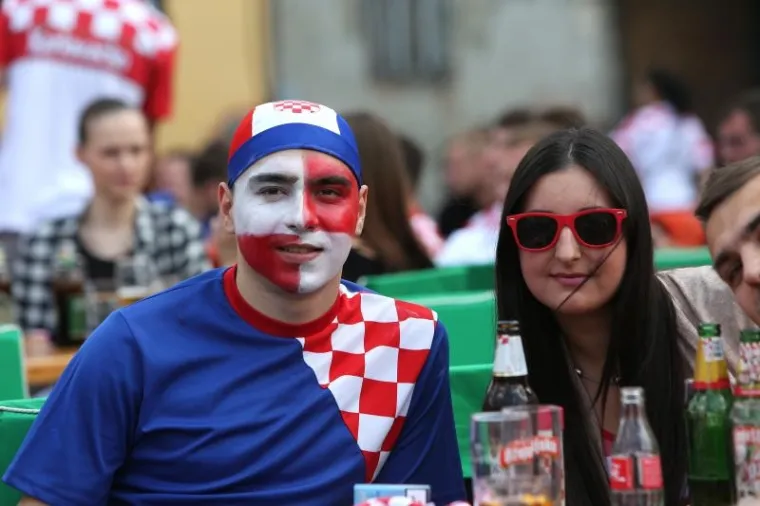TISUĆE NA ULICAMA GRADOVA PRATILO HRVATSKU: Pogledajte kako je izgledala amtosfera na ulicama