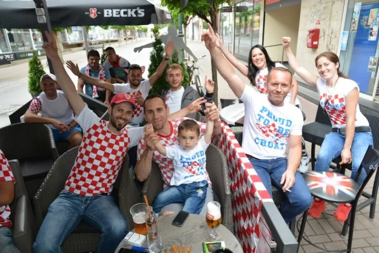 TISUĆE NA ULICAMA GRADOVA PRATILO HRVATSKU: Pogledajte kako je izgledala amtosfera na ulicama