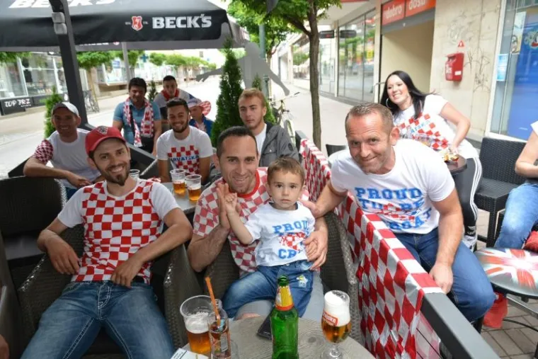 TISUĆE NA ULICAMA GRADOVA PRATILO HRVATSKU: Pogledajte kako je izgledala amtosfera na ulicama