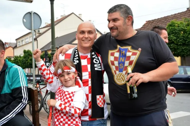 TISUĆE NA ULICAMA GRADOVA PRATILO HRVATSKU: Pogledajte kako je izgledala amtosfera na ulicama