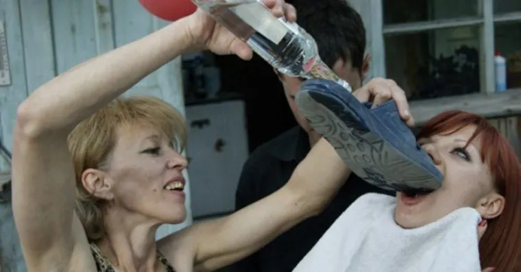 Ako vas Rusi ikada pozovu na zabavu, dobro je znati &scaron;to vas čeka prije nego pristanete. U galeriji smo okupili neke od prizora s ruskih zabava koji možda najbolje demonstriraju da njihove zabave nisu ba&scaron; za svakoga.